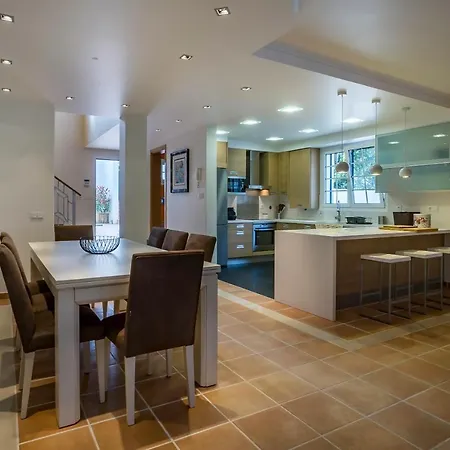 Saudade House In Beach Holiday home